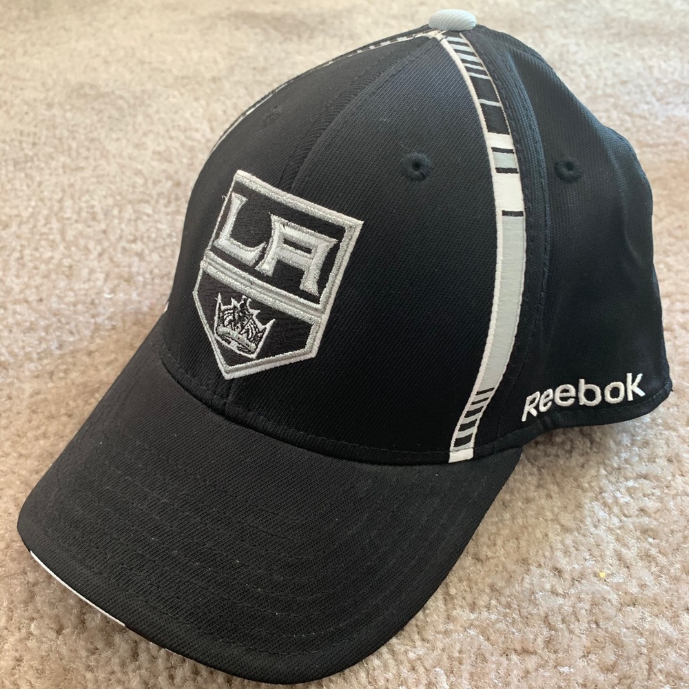 LA KINGS NHL, Hat S/M, looks BRAND NEW, worn once